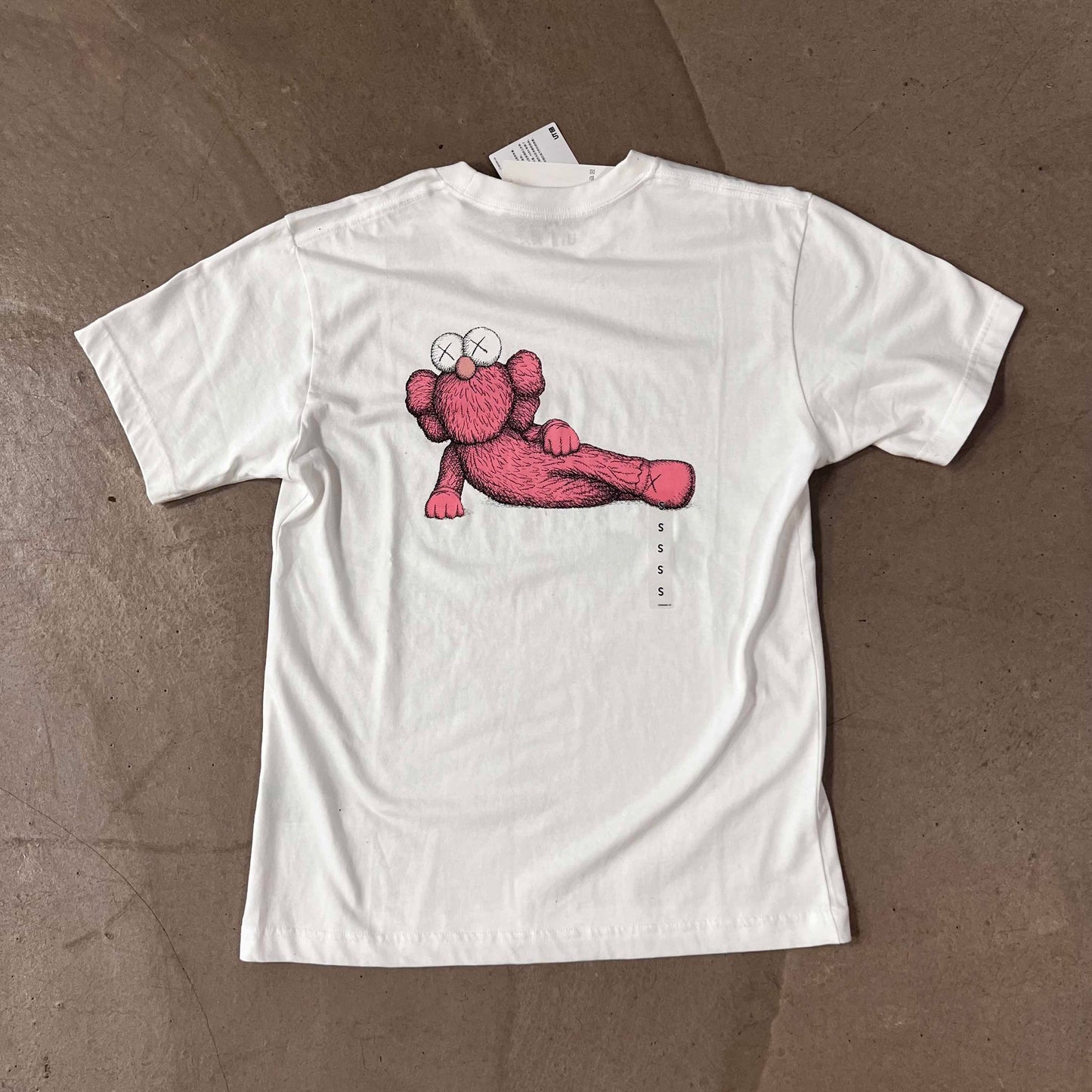 Tee Shirt Kaws Uniqlo Pink