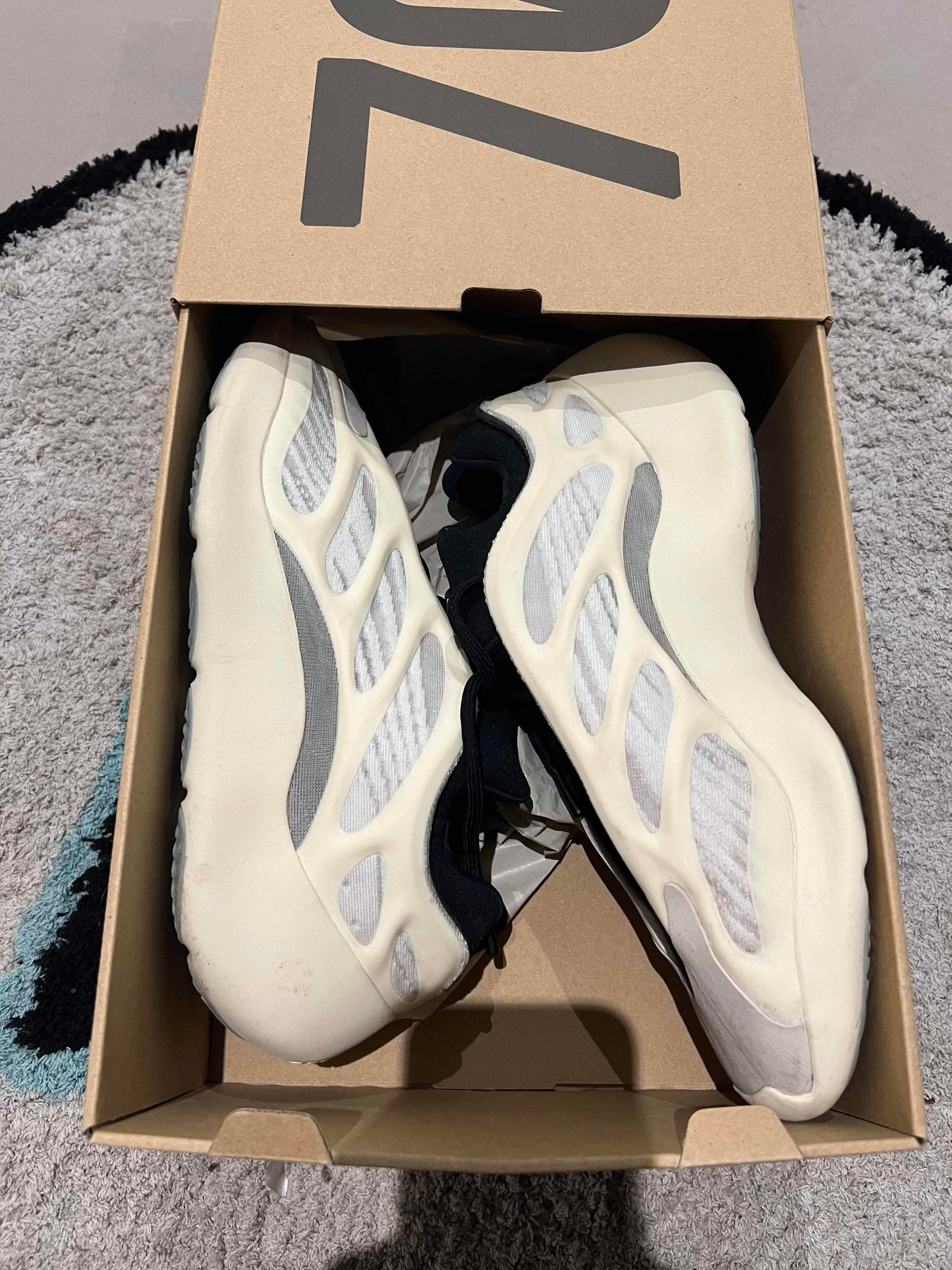 Yeezy 700v3 Azael 45 1/3