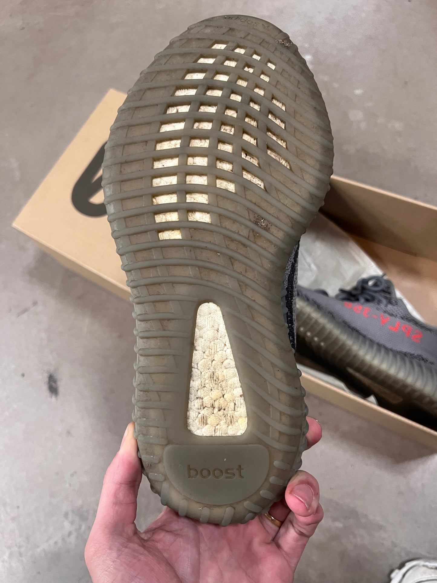 Yeezy 350v2 Beluga 2.0 41 1/3