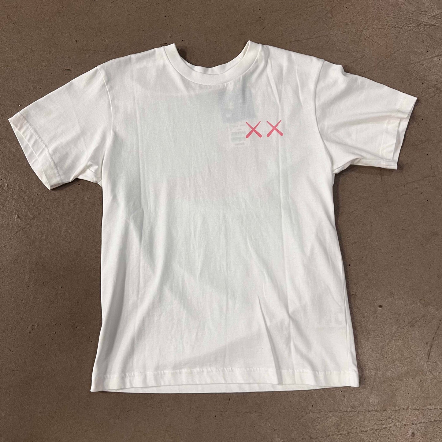 Tee Shirt Kaws Uniqlo Pink