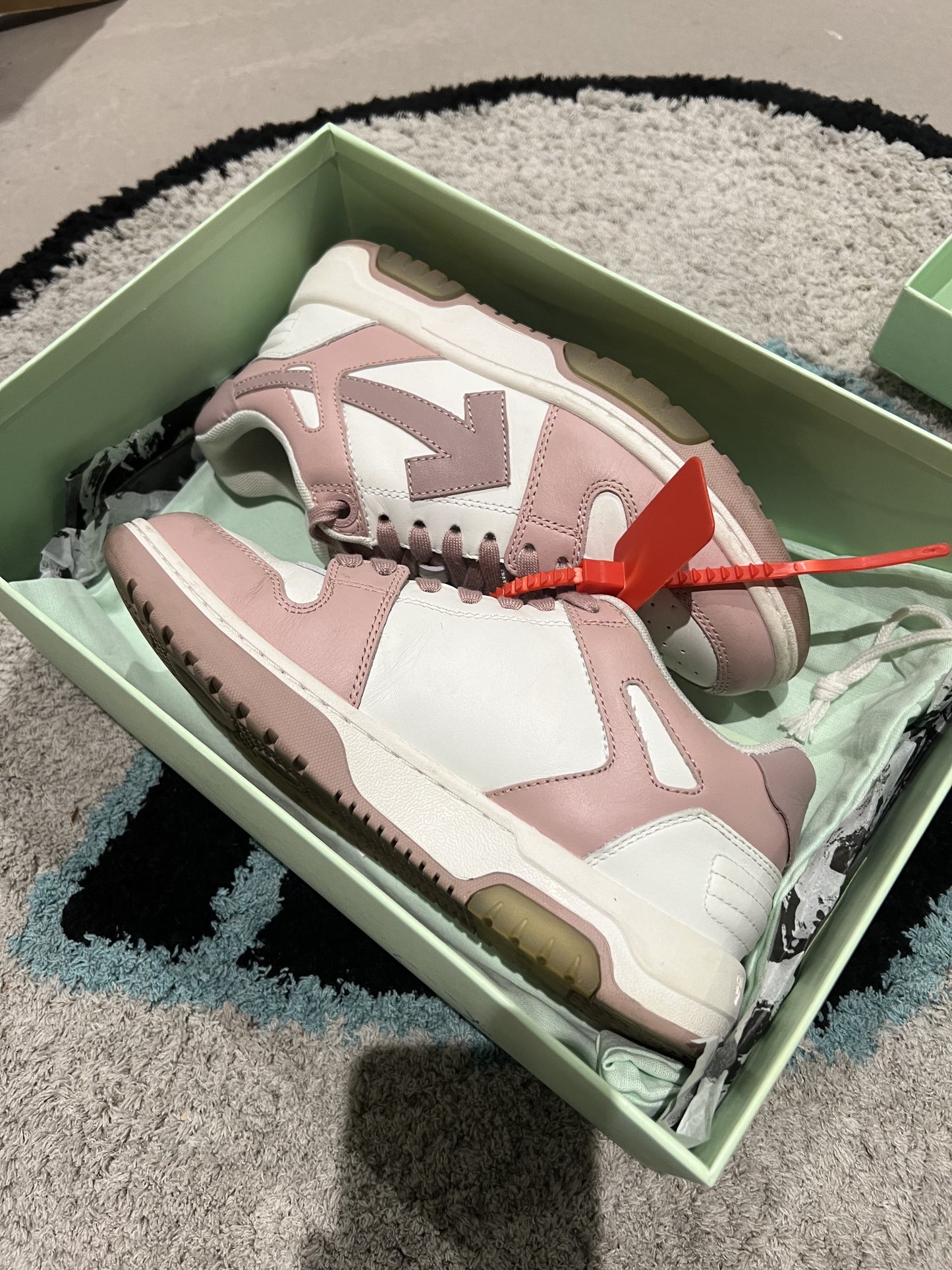 Off White Out Of Office Pink 37