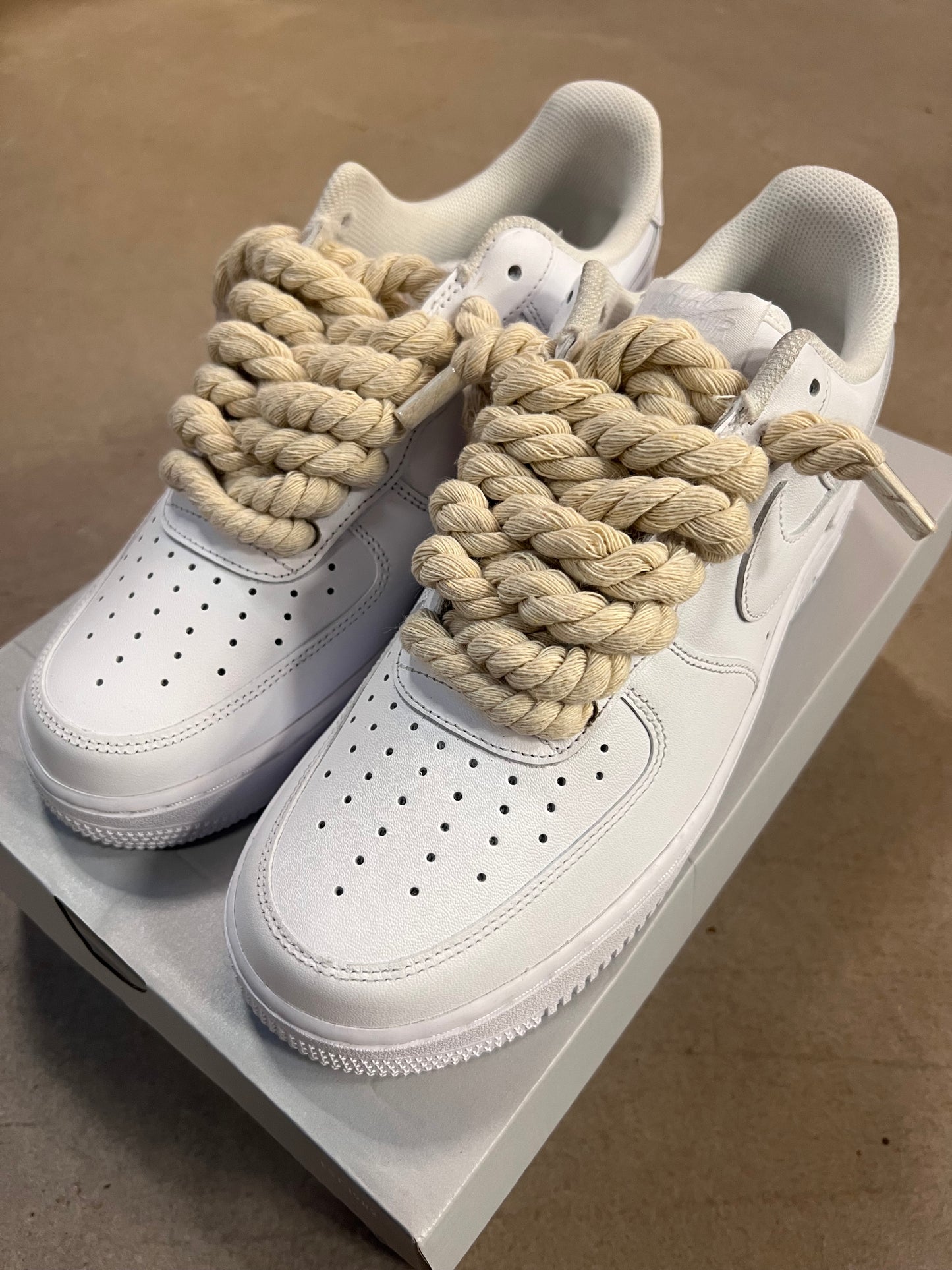 Air Force 1 Triple White Lacet Corde Beige